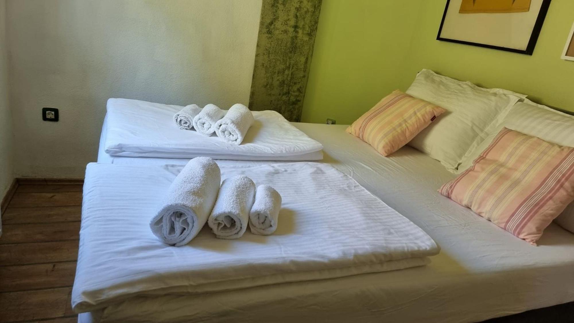Guest House Klara Solin Ngoại thất bức ảnh